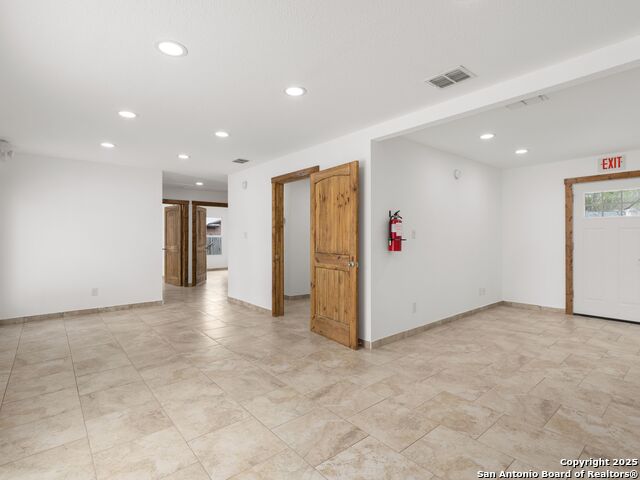 1026 W Oaklawn Street Property Photo 7