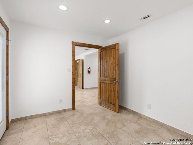 1026 W Oaklawn Street Property Photo 11
