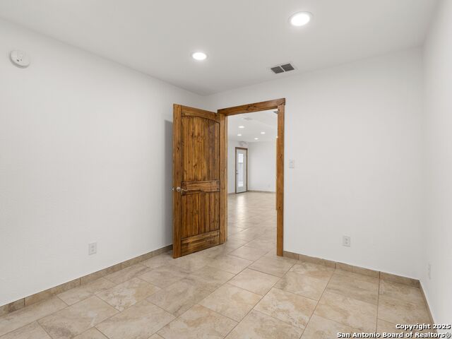 1026 W Oaklawn Street Property Photo 12