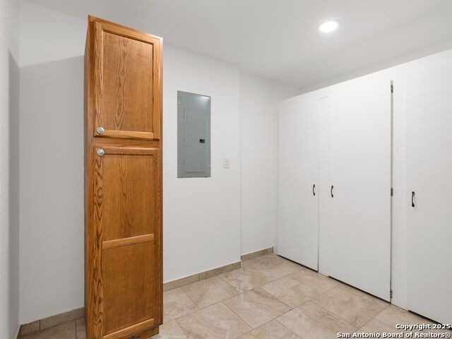1026 W Oaklawn Street Property Photo 13