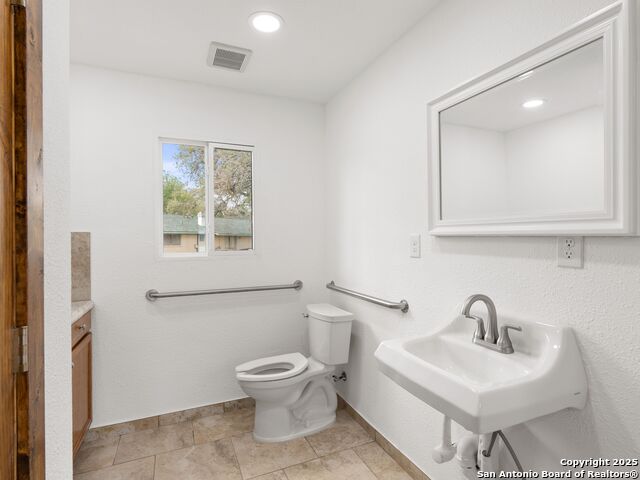 1026 W Oaklawn Street Property Photo 16
