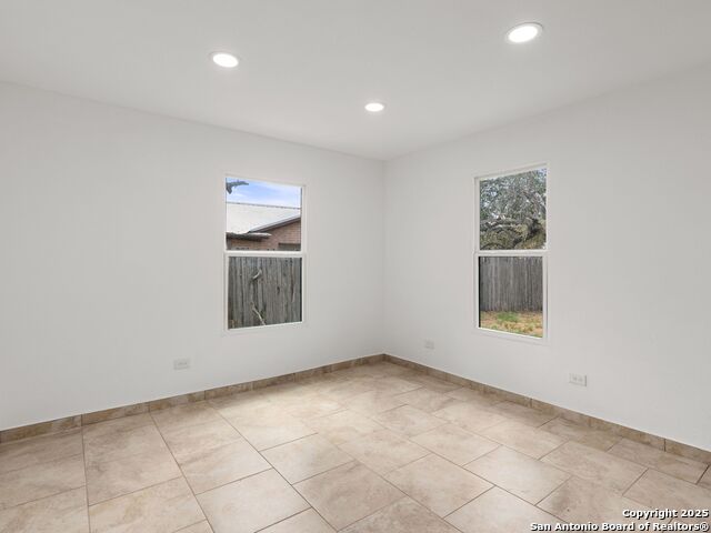 1026 W Oaklawn Street Property Photo 17