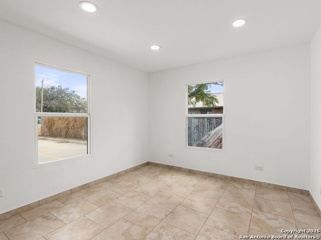 1026 W Oaklawn Street Property Photo 23