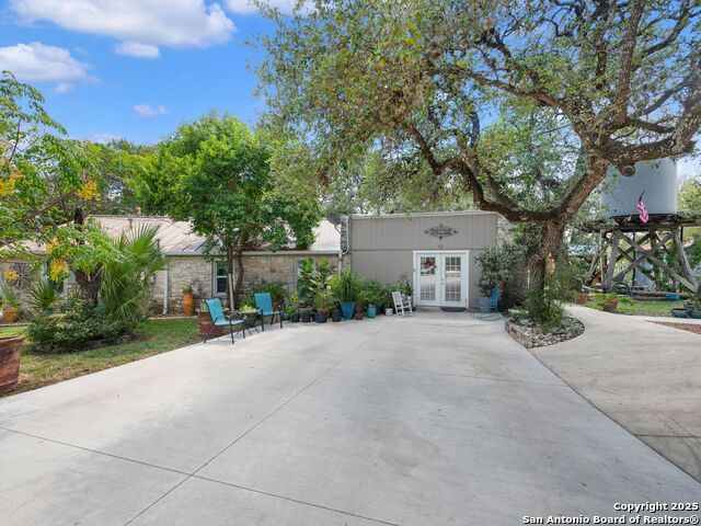 6472 Whitby Property Photo 1