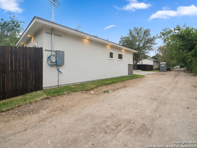 5338 Howard St Property Photo 30