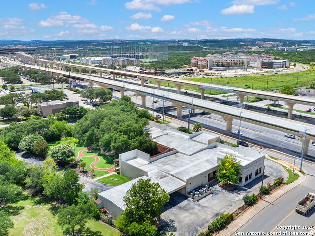 5150 N Loop 1604 Property Photo 1