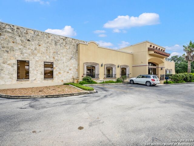 5150 N Loop 1604 Property Photo 3