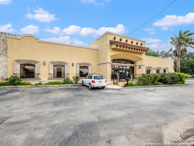 5150 N Loop 1604 Property Photo 4