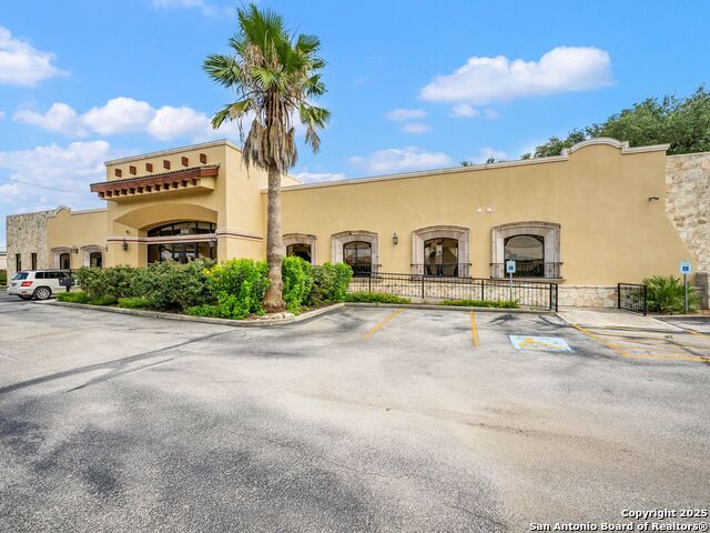 5150 N Loop 1604 Property Photo 6
