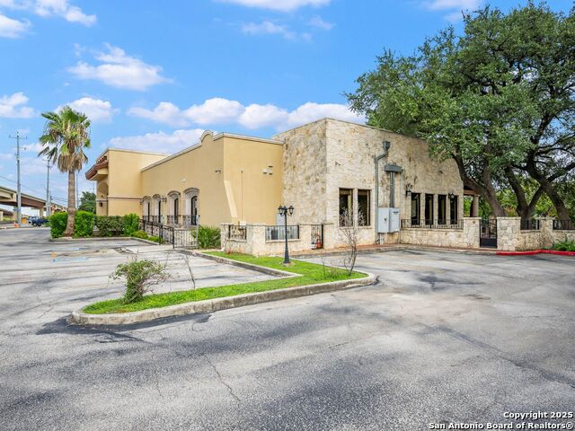 5150 N Loop 1604 Property Photo 7