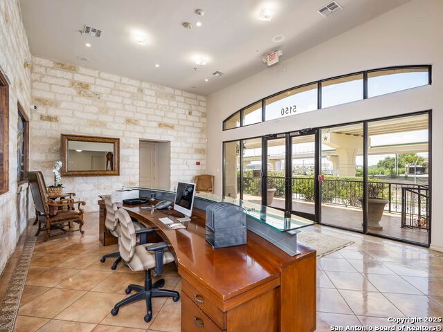 5150 N Loop 1604 Property Photo 10