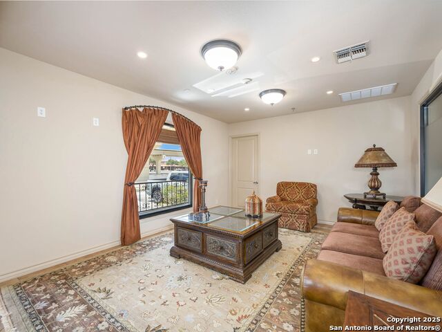 5150 N Loop 1604 Property Photo 11