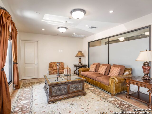 5150 N Loop 1604 Property Photo 12
