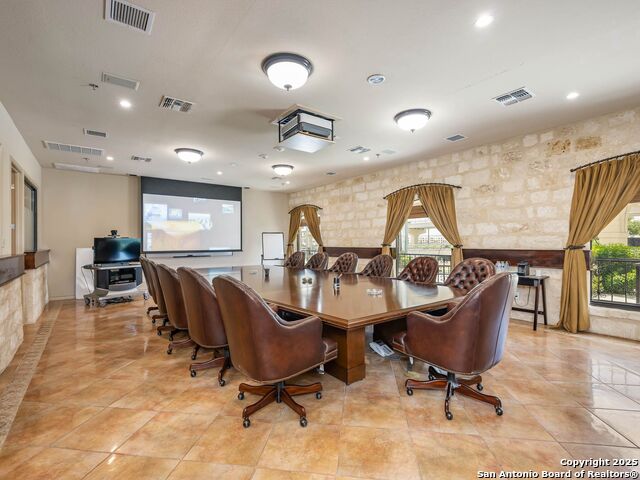 5150 N Loop 1604 Property Photo 14