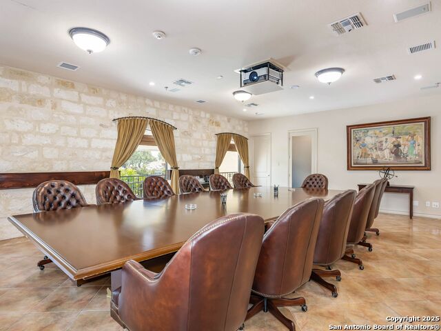 5150 N Loop 1604 Property Photo 15
