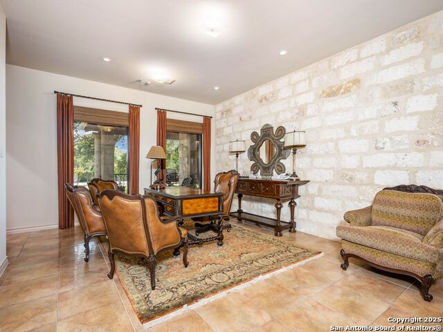 5150 N Loop 1604 Property Photo 19