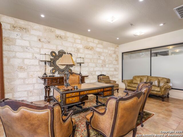 5150 N Loop 1604 Property Photo 20