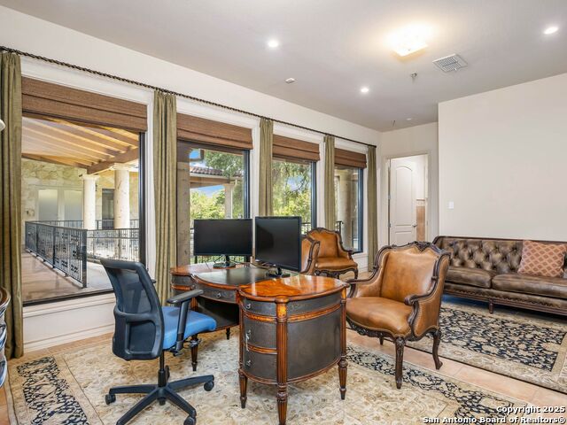 5150 N Loop 1604 Property Photo 23