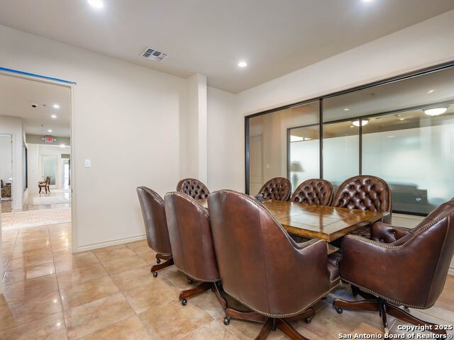 5150 N Loop 1604 Property Photo 28