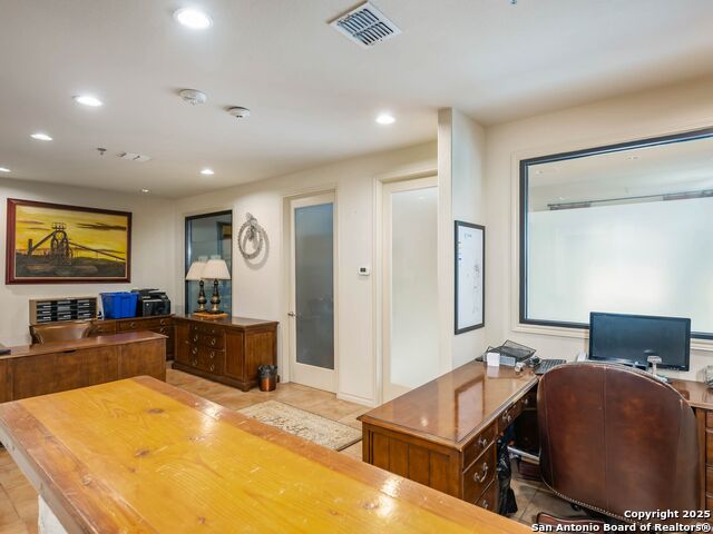 5150 N Loop 1604 Property Photo 33