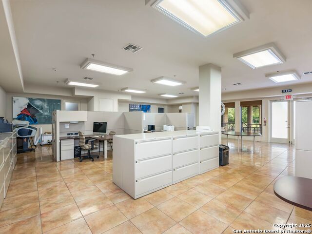 5150 N Loop 1604 Property Photo 37