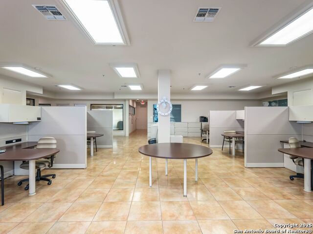 5150 N Loop 1604 Property Photo 38