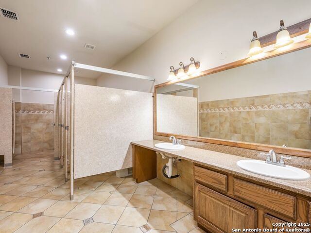 5150 N Loop 1604 Property Photo 42