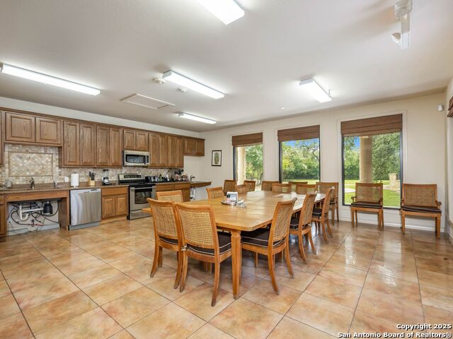 5150 N Loop 1604 Property Photo 43