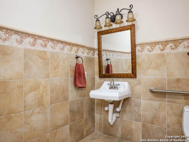 5150 N Loop 1604 Property Photo 46