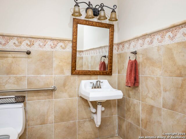 5150 N Loop 1604 Property Photo 47