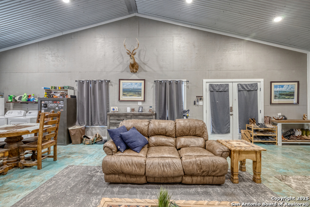 944 Fm 1049 Property Photo 3