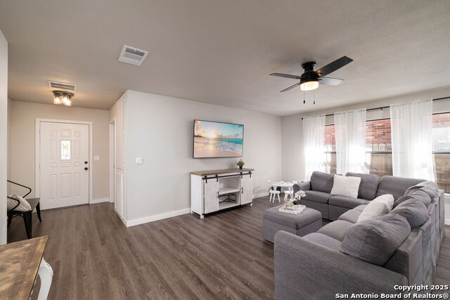 11211 Talbot Sq Property Photo 8