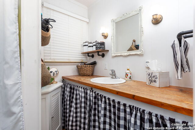 8417 State Highway 16 N Property Photo 18