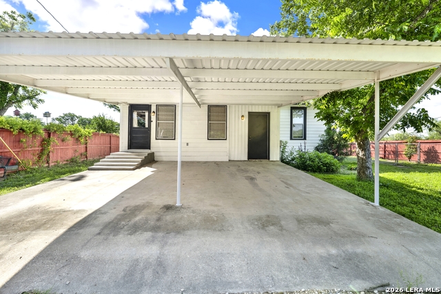 914 Gentilz St Property Photo 5