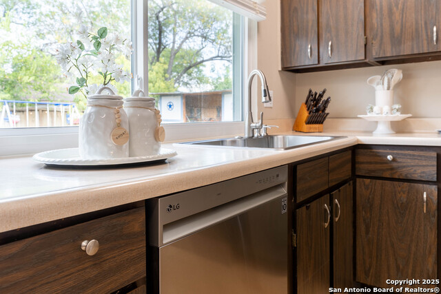 6635 Spring Hollow Property Photo 11