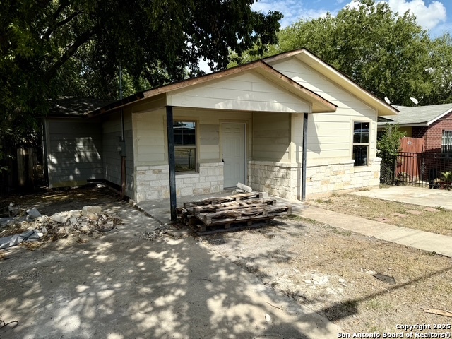 525 Saltillo Property Photo 2