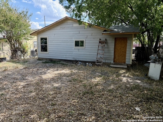 525 Saltillo Property Photo 3