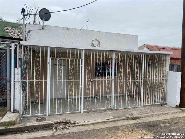 1817 1/2 Lincoln St Property Photo 1