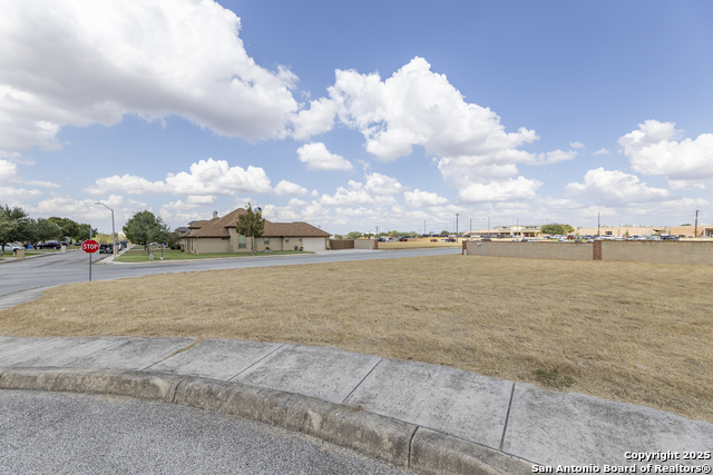 105 Juniors Property Photo 2