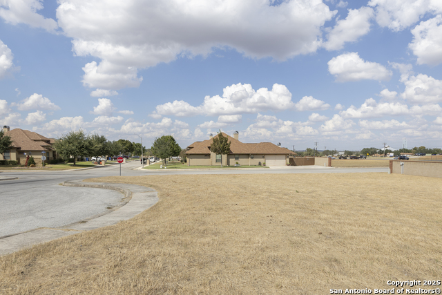 105 Juniors Property Photo 3