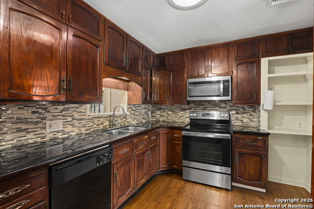 502 Brookview Dr Property Photo 1
