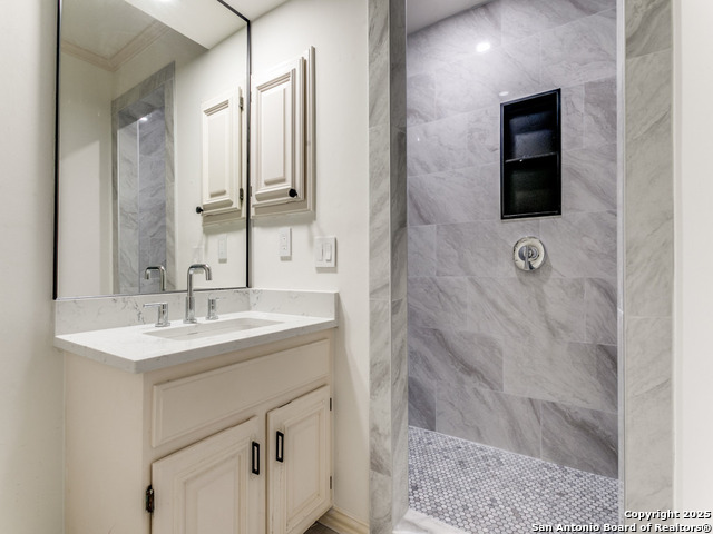 8000 Donore Property Photo 21