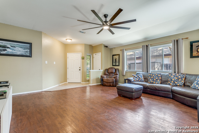 14318 Markham Ln Property Photo 5