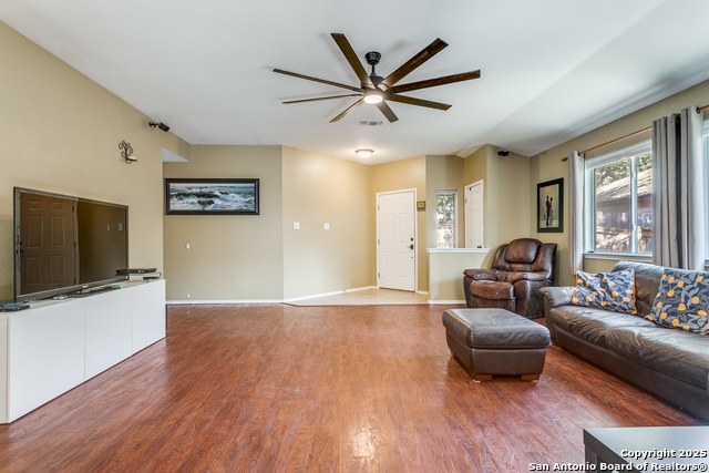 14318 Markham Ln Property Photo 6