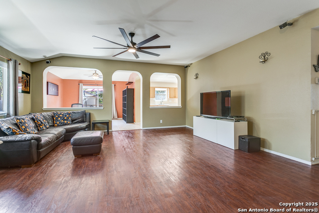 14318 Markham Ln Property Photo 8