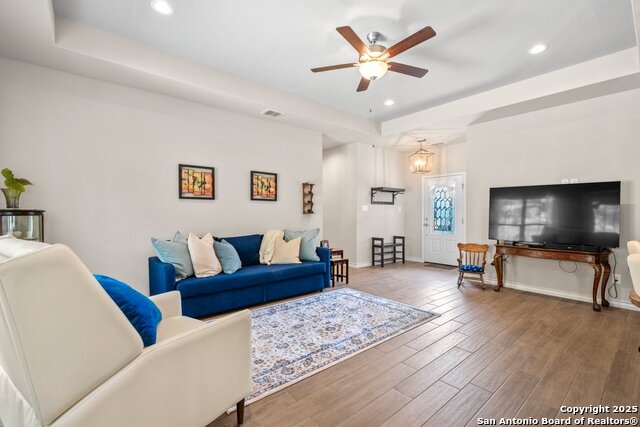 1094 Whispering Hills Property Photo 3
