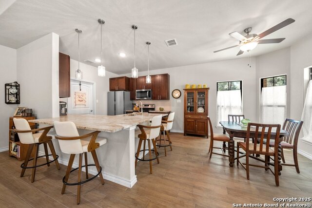 1094 Whispering Hills Property Photo 6