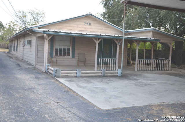708 N Teel Property Photo 3