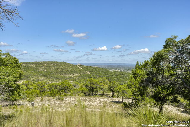 305 Spanish Pass Property Photo 8