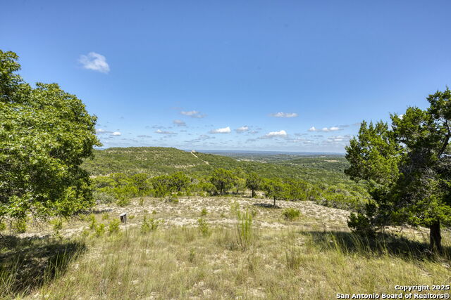 305 Spanish Pass Property Photo 9